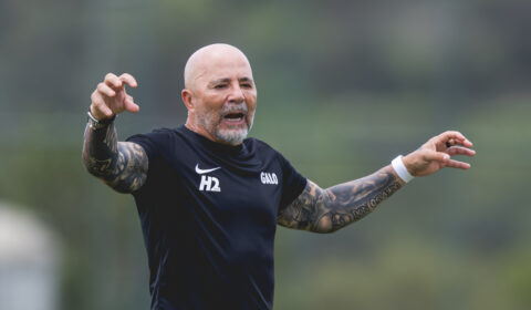 Bracks revela que Sampaoli só aceitaria um volante no Atlético: ‘Seria a maior contratação da história’