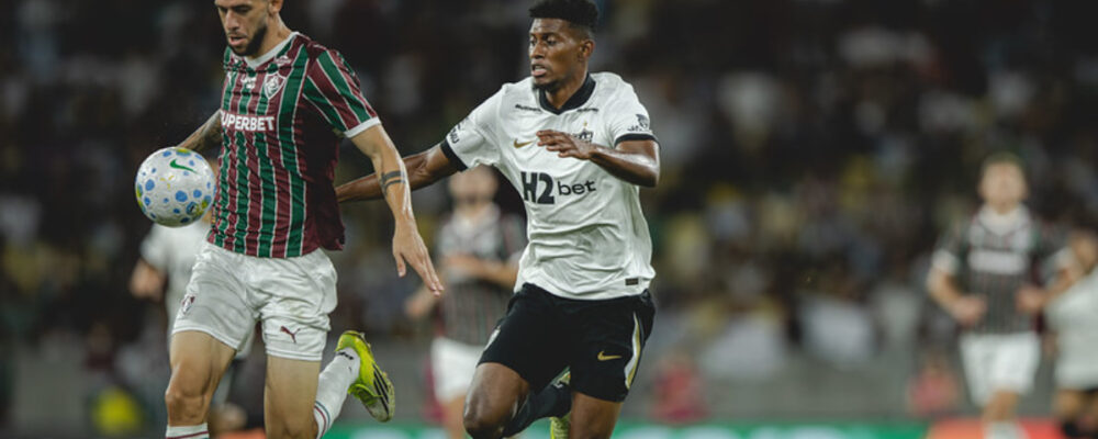 Cassierra comenta evolução no Atlético e elogia dupla com Hulk