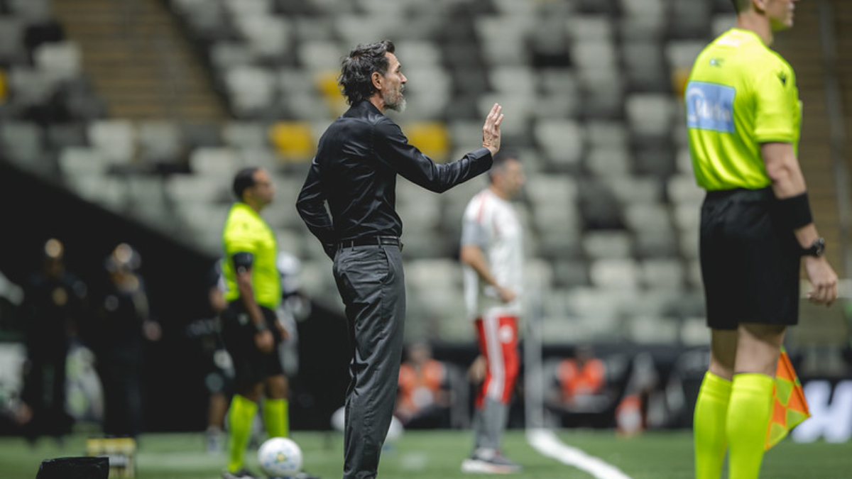 Como melhorar o sistema de marcação do Atlético? Domínguez responde