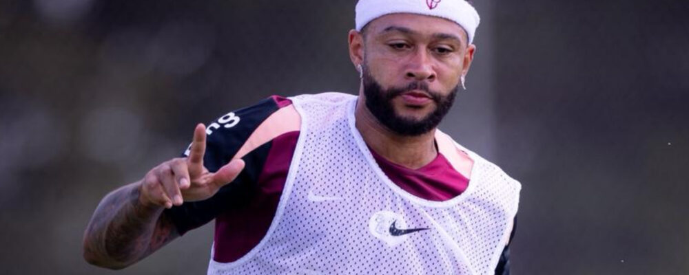 Corinthians confirma lesão de Memphis; atacante iniciará tratamento na Holanda