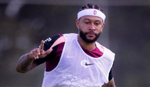 Corinthians confirma lesão de Memphis; atacante iniciará tratamento na Holanda