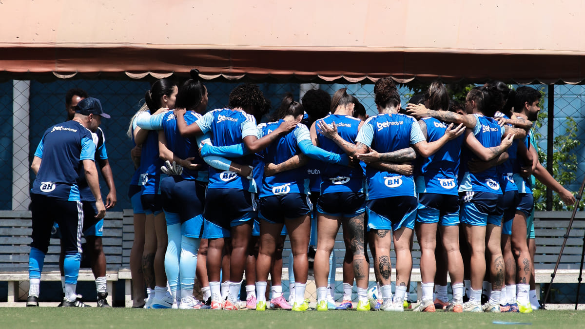 Elenco do Cruzeiro em treinamento na Toca da Raposa 1, em Belo Horizonte (foto: Gustavo Martins/Cruzeiro)