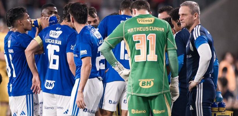 Cruzeiro vê rival vencer e cai para a lanterna do Brasileiro