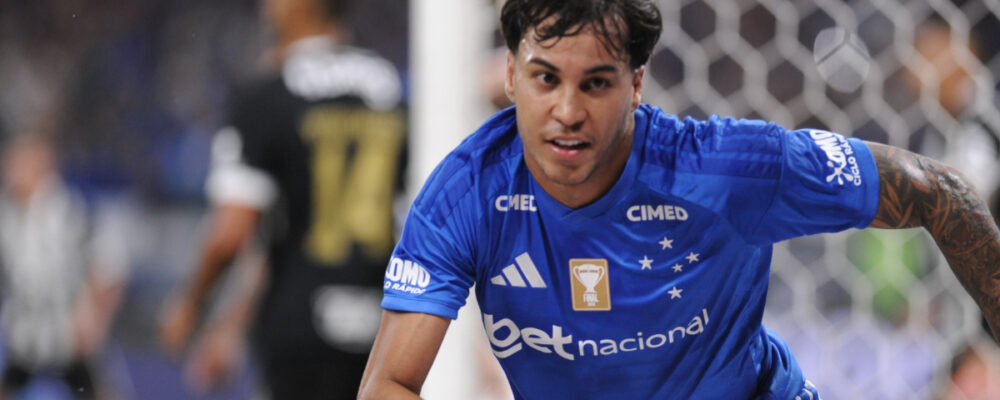 Cruzeiro vence Atlético e é campeão do Mineiro em final manchada por pancadaria