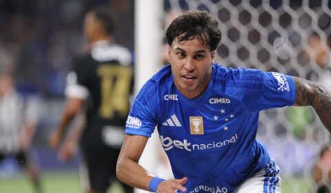 Cruzeiro vence Atlético e é campeão do Mineiro em final manchada por pancadaria