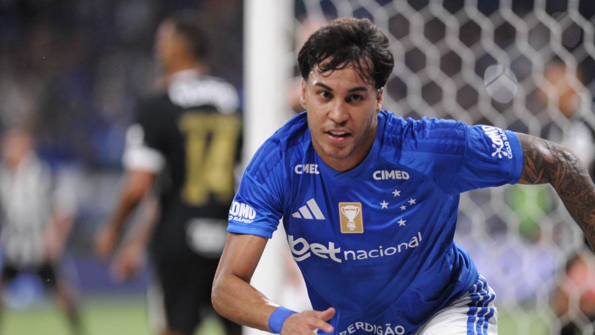 Cruzeiro vence Atlético e é campeão do Mineiro em final manchada por pancadaria