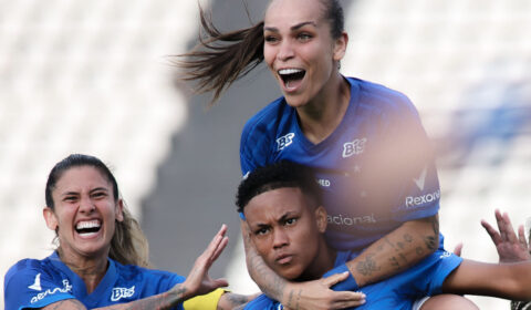 Cruzeiro vira sobre o Atlético em 5 minutos e se aproxima do topo do Brasileiro Feminino