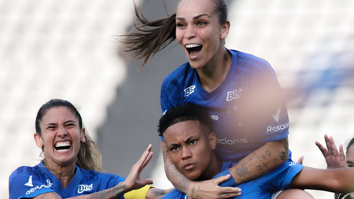 Cruzeiro vira sobre o Atlético em 5 minutos e se aproxima do topo do Brasileiro Feminino
