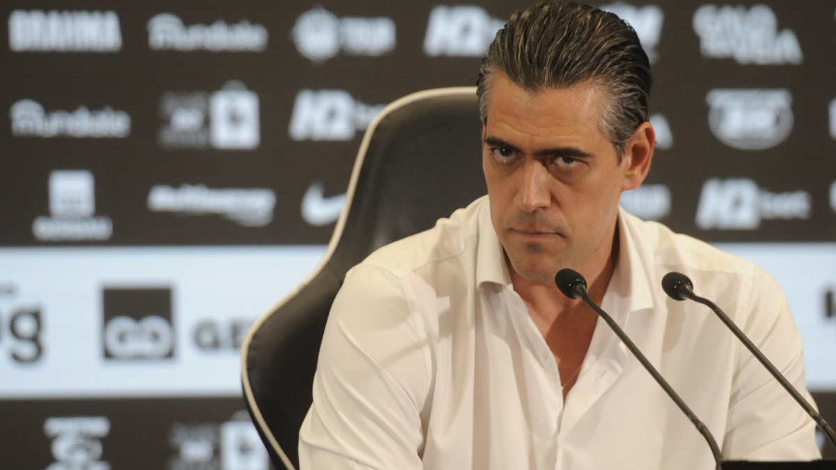 Diretor do Atlético cita Cruzeiro ao responder sobre reforços para a zaga