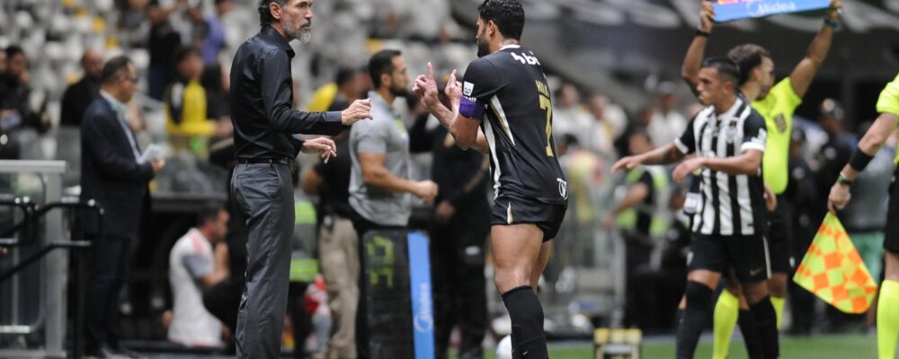 Domínguez revela como pretende lidar com Hulk no Atlético