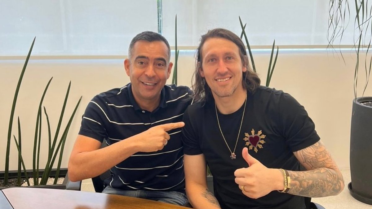 Carlos Leite ao lado do goleiro Cássio (foto: Reprodução/Redes sociais)