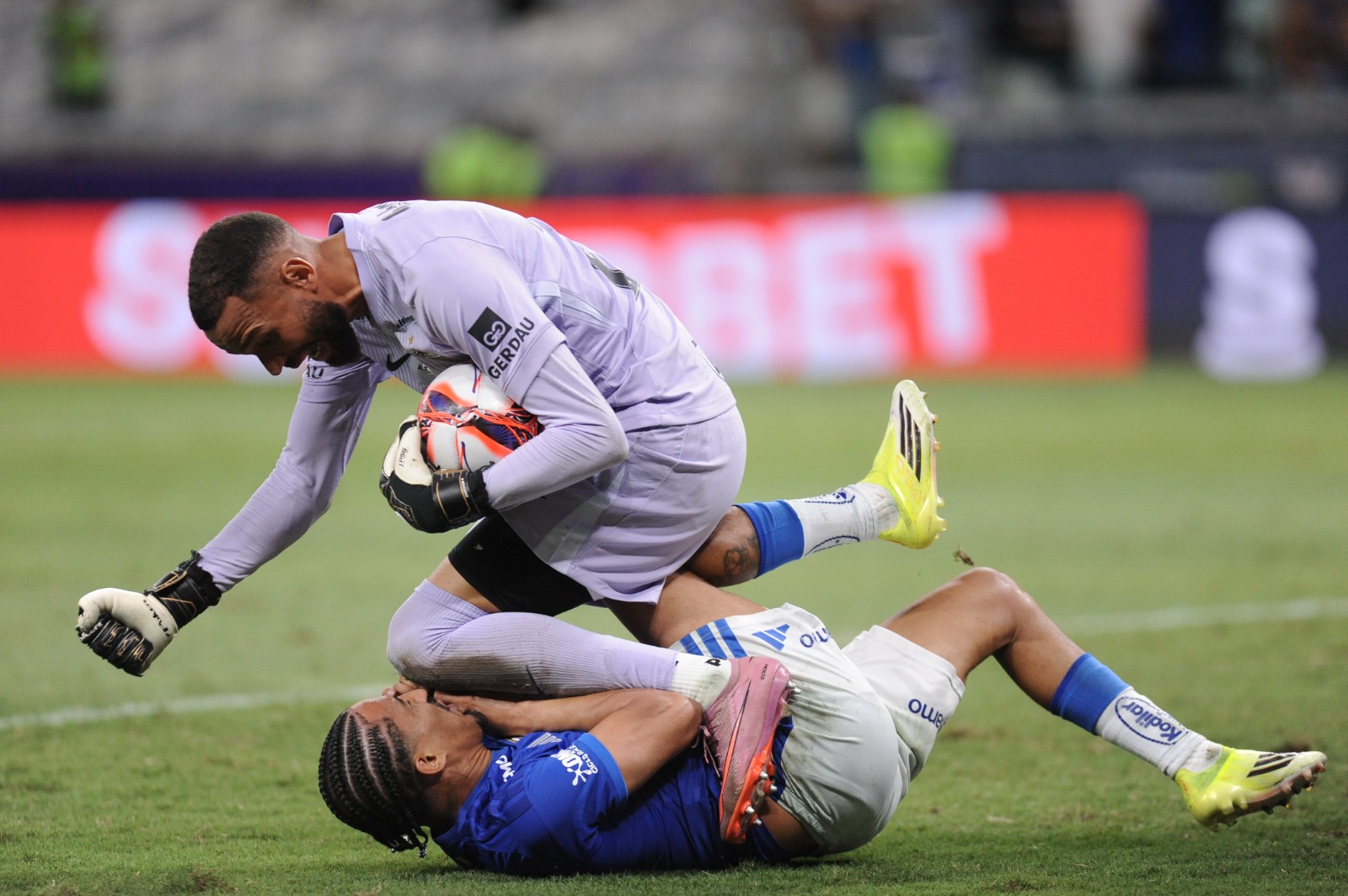 Everson se manifesta sobre briga em Cruzeiro x Atlético: ‘Nada justifica’