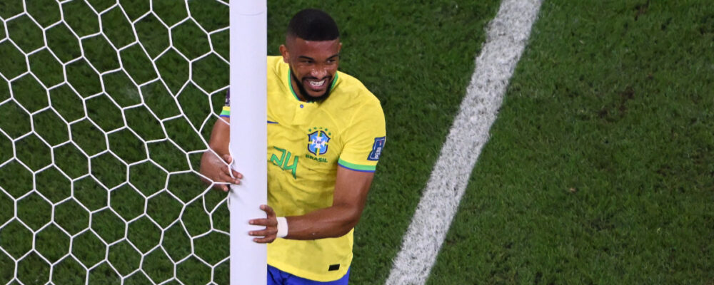 Ex-zagueiro do Atlético volta a brilhar e é candidato à convocação de Ancelotti