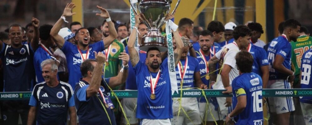 Fabrício Bruno exalta figura central no título do Cruzeiro: ‘É o cara que mais trabalha’