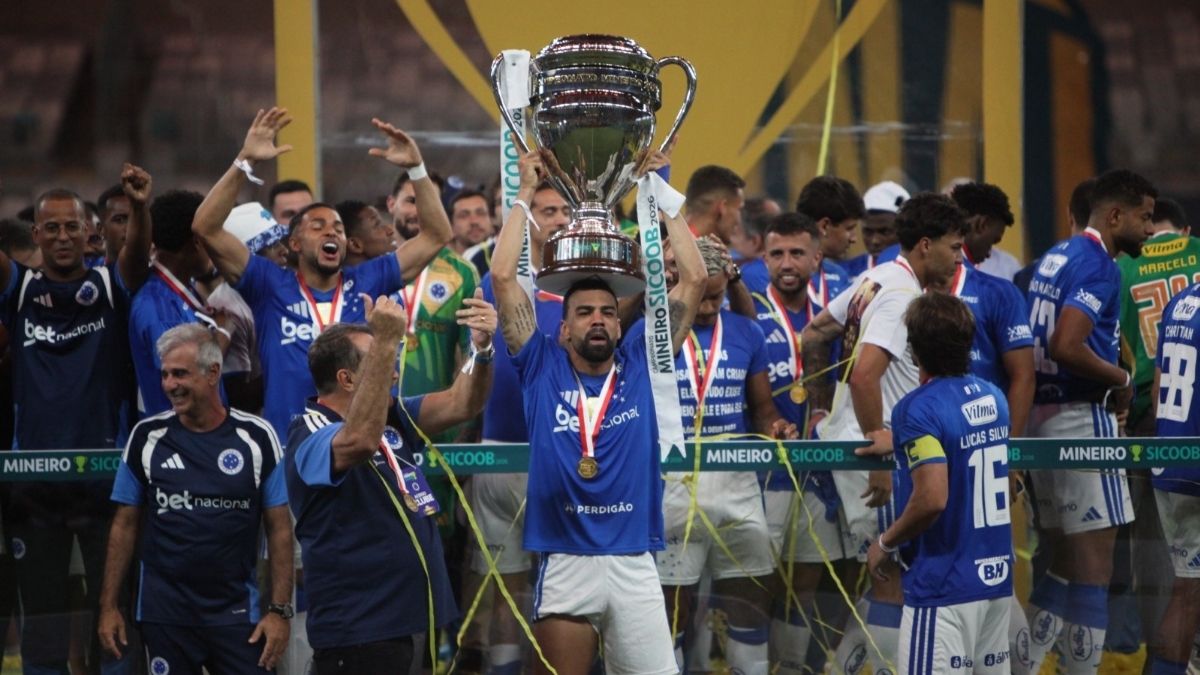 Fabrício Bruno exalta figura central no título do Cruzeiro: ‘É o cara que mais trabalha’