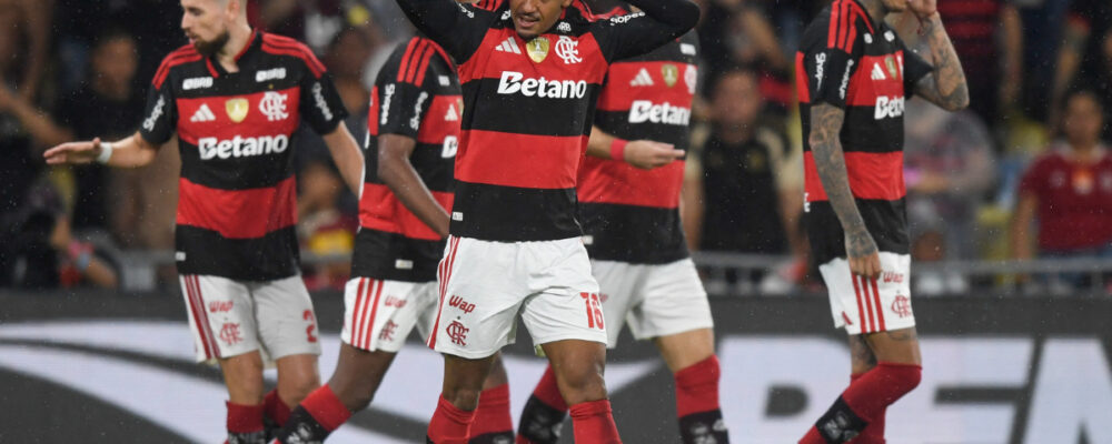 Flamengo goleia Remo, e Jardim segue 100% no Brasileiro