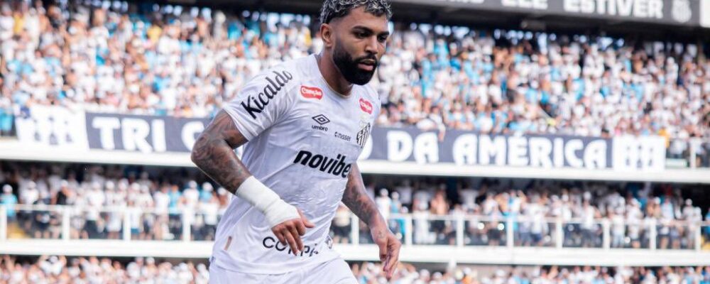 Gabigol faz dupla homenagem a Robinho no Santos e é criticado nas redes
