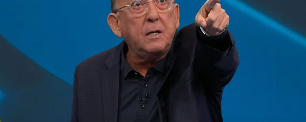 Galvão compara lance de jogador do Cruzeiro ao de Pelé e cobra: ‘Quero vê-lo na Seleção’