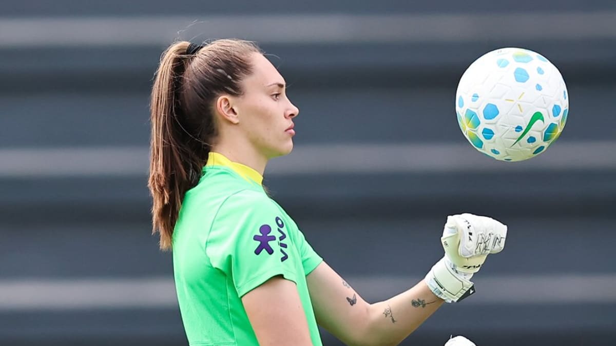 Cláudia, goleira, em treinamento da Seleção Brasileira (foto: Lívia Villas Boas/Staff Images/CBF)