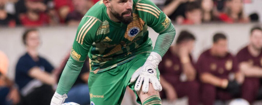 Goleiro do Cruzeiro pede tempo para ganhar confiança e diz no que o time deve mudar