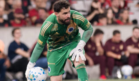 Goleiro do Cruzeiro pede tempo para ganhar confiança e diz no que o time deve mudar