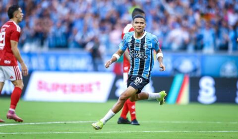 Grêmio atropela o Internacional no jogo de ida da final do Gauchão