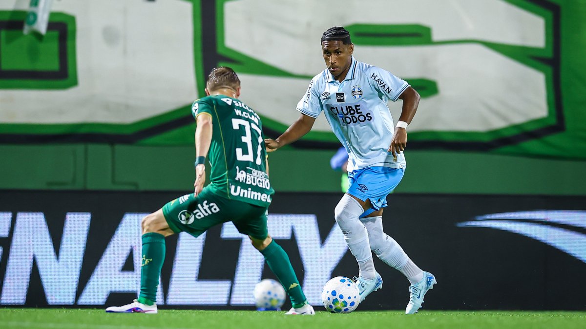 Grêmio busca empate com Chapecoense em duelo pelo Campeonato Brasileiro