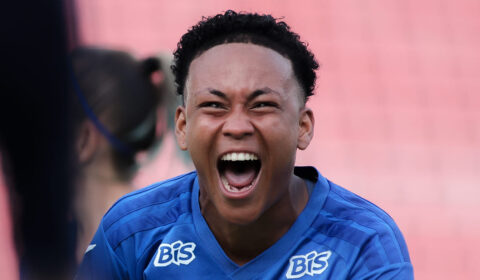 Heroína do Cruzeiro relata profecia em 1º gol como profissional e brinca: ‘Não vou pra escola’