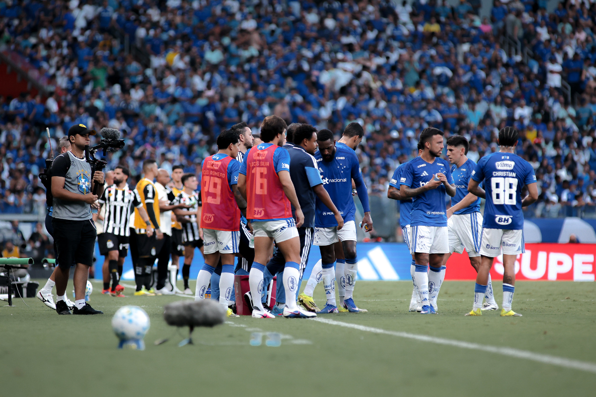 Interino diz que ‘expectativa da imprensa’ influenciou negativamente o Cruzeiro: ‘Pandemônio’