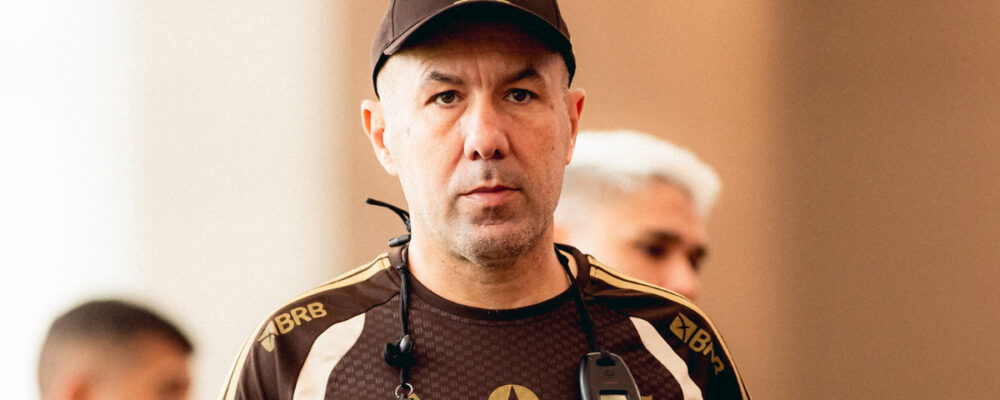 Jardim define escalação do Flamengo para enfrentar o Cruzeiro