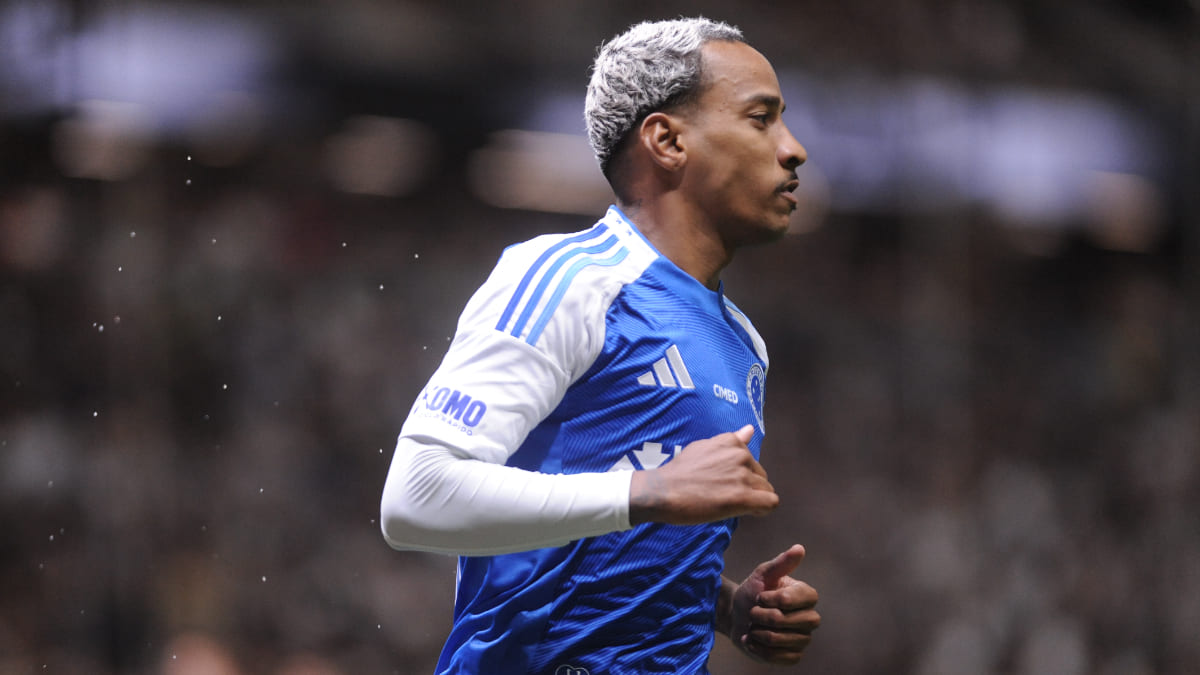 Matheus Pereira, meio-campista, com a camisa do Cruzeiro (foto: Alexandre Guzanshe/EM/D.A Press)
