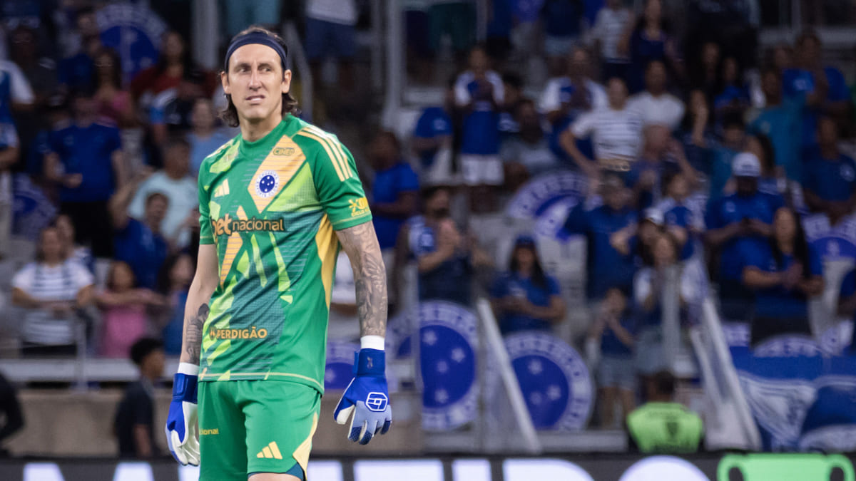 Cássio, goleiro do Cruzeiro, no gramado do Mineirão (foto: Gustavo Aleixo/Cruzeiro)