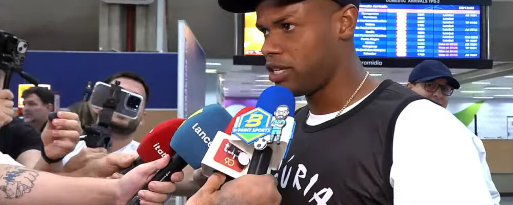 Júnior Santos chega ao Rio e desabafa sobre ano no Atlético: ‘Muito ruim para mim’