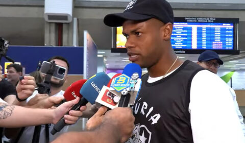 Júnior Santos chega ao Rio e desabafa sobre ano no Atlético: ‘Muito ruim para mim’