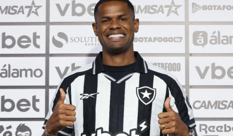 Júnior Santos é apresentado no Botafogo e comenta sobre o Atlético: ‘Nenhuma hipocrisia’