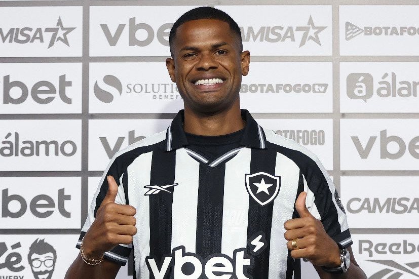 Júnior Santos é apresentado no Botafogo e comenta sobre o Atlético: ‘Nenhuma hipocrisia’