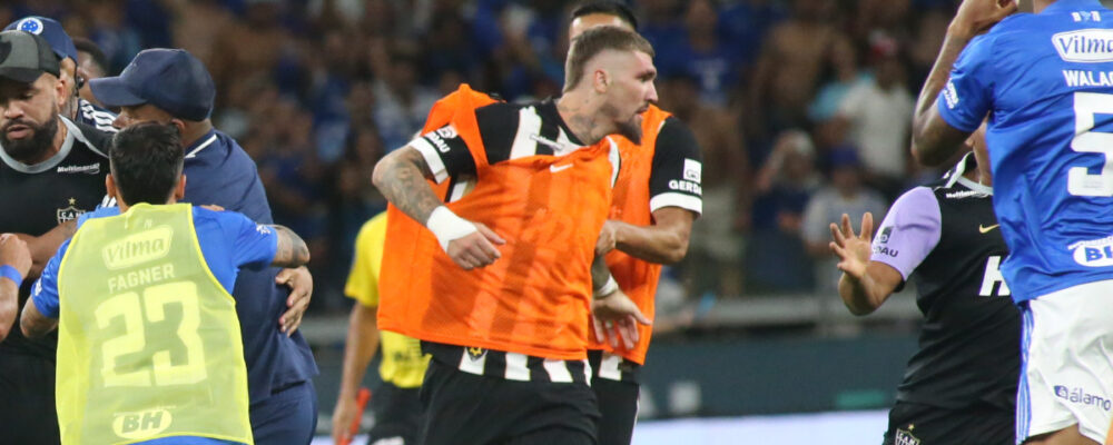 Lyanco reage à crítica de Denílson por atuação na pancadaria de Cruzeiro x Atlético