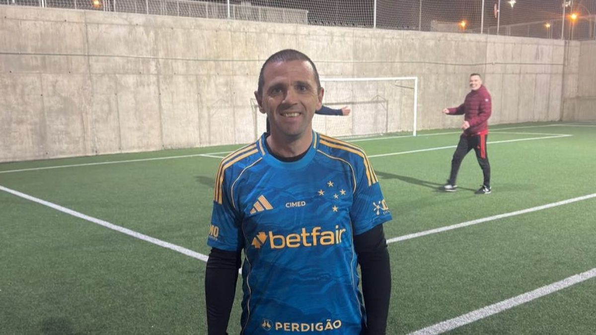 Montillo com a camisa do Cruzeiro (foto: Divulgação/Montillo)