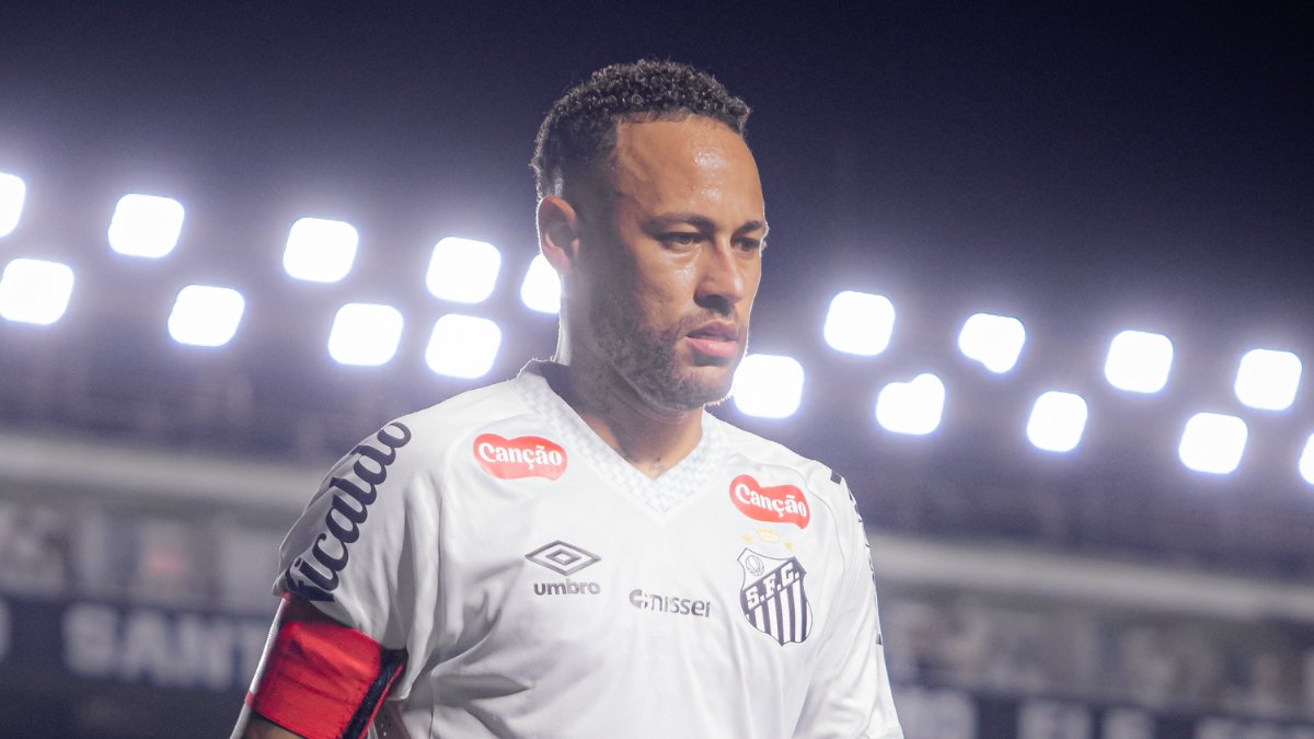 Neymar aponta problema na Vila Belmiro e ‘puxa a orelha’ da diretoria do Santos