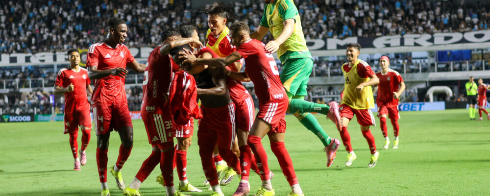 Neymar marca, mas Inter bate Santos e aumenta pressão sobre Vojvoda