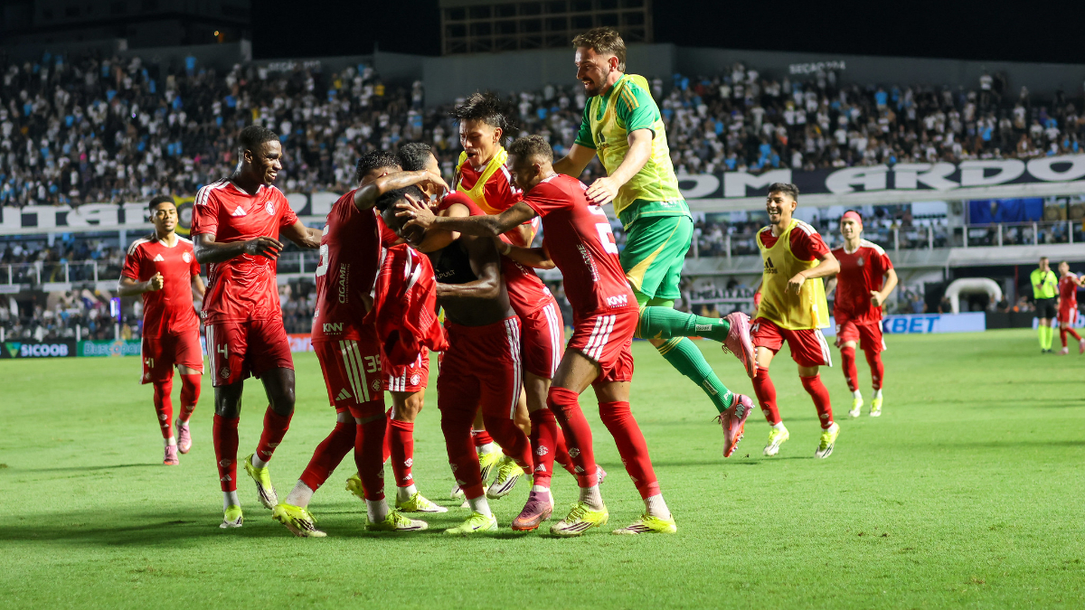 Neymar marca, mas Inter bate Santos e aumenta pressão sobre Vojvoda