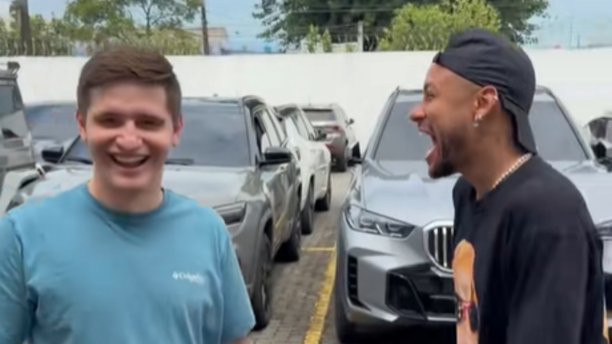 Neymar recebe visita de vereador de São Paulo: ‘Pensei que era mais alto’