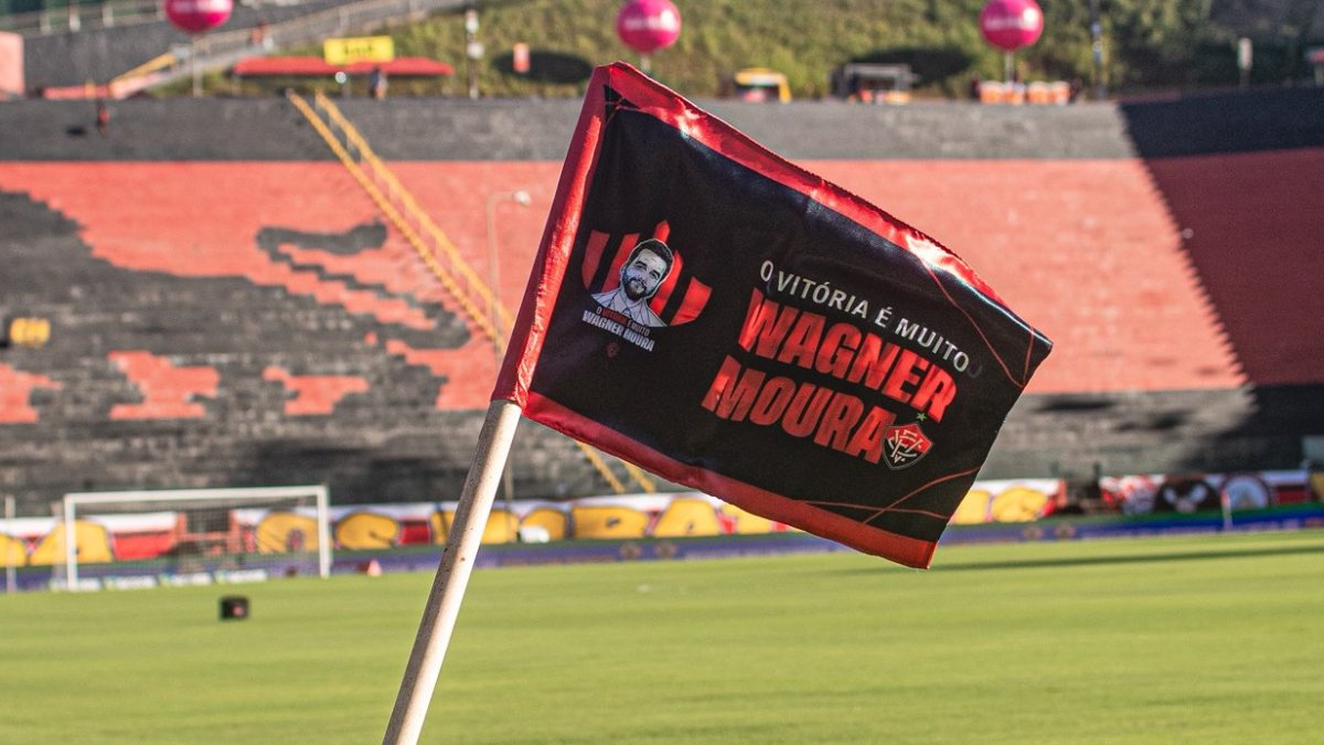 Oscar: Vitória homenageia Wagner Moura diante do Atlético; veja fotos