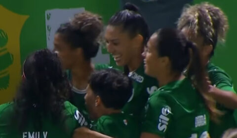 Palmeiras vira sobre Corinthians e vence clássico pelo Brasileiro Feminino