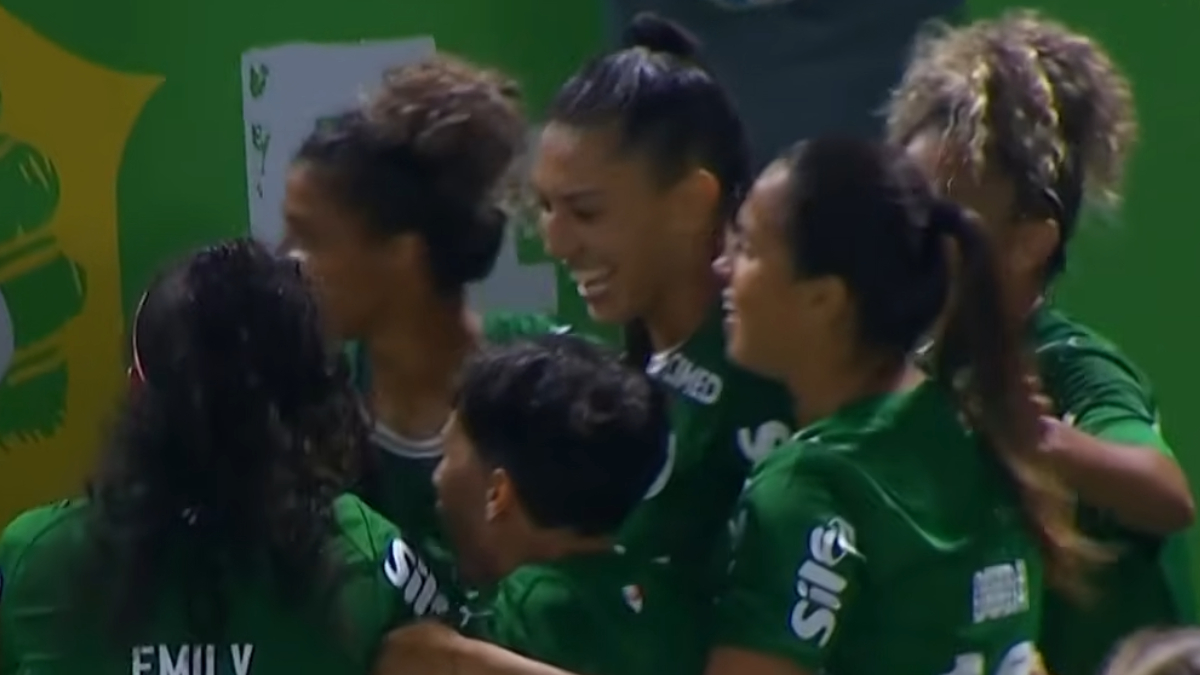Palmeiras vira sobre Corinthians e vence clássico pelo Brasileiro Feminino