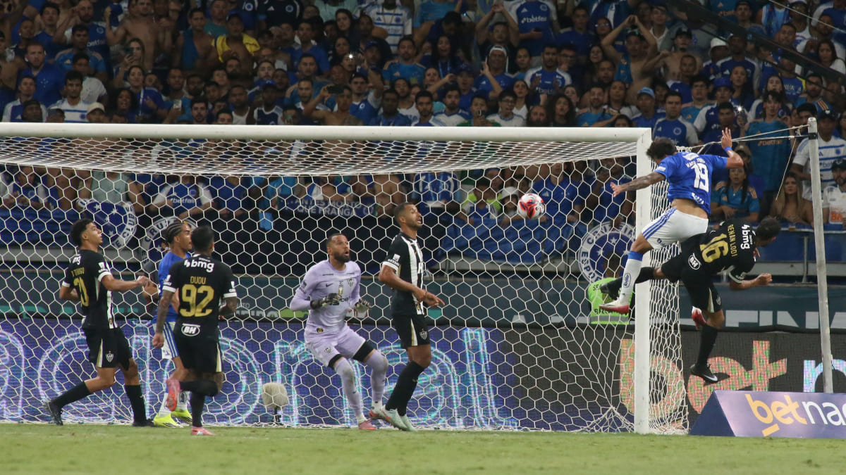 Percepção de Tite resulta em gol do Cruzeiro sobre o Atlético