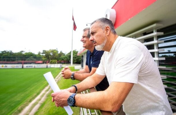 Presidente do Flamengo se reúne com Boto e busca substituto para a direção