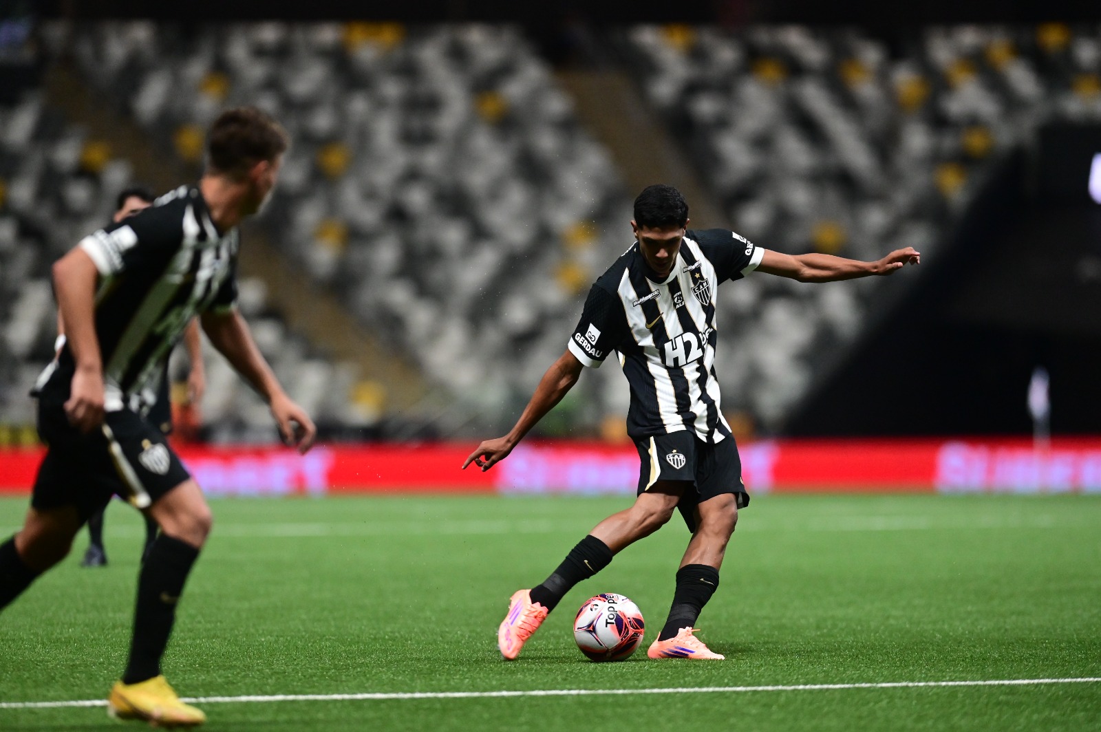 Promessa sofre grave lesão e vira desfalque no Atlético