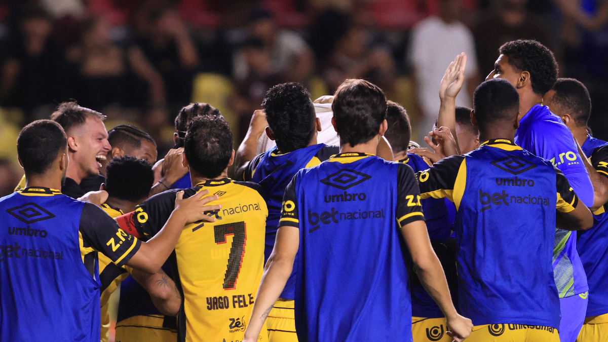 Jogadores do Sport comemoram classificação na Copa do Brasil (foto: Pedro Lorenzon/ SCR)