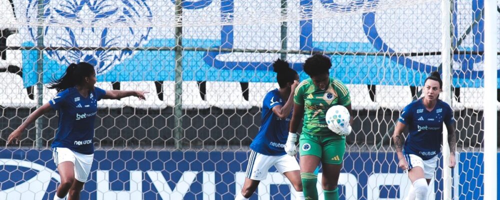 Técnico do Cruzeiro rasga elogios a goleira: ‘Fazendo coisas extraordinárias todo dia’